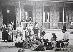 Group of Italians arriving in São Paulo.