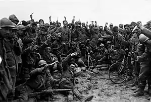 1918 group photo of Arditi corps showing daggers and black uniforms