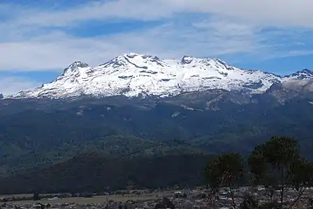 Iztaccihuatl is the third highest summit of México.