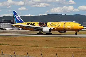 Boeing 777-200ER in Star Wars C-3PO livery