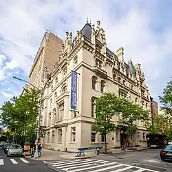 The facade of the Felix M. Warburg House as seen from the corner of Fifth Avenue and 92nd Street in 2021