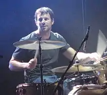 Coghill performing with Powderfinger in 2007