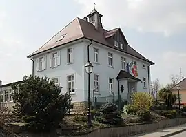 The town hall and school of Kappelen