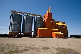 Grain elevator in Kincaid