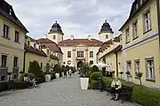 Gate buildings