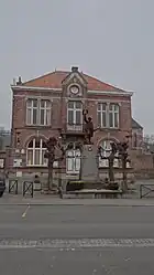 The town hall in Lécluse