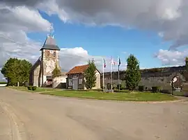 The church and town hall in Le Cardonnois