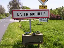 Entering La Trimouille on the D727 road 