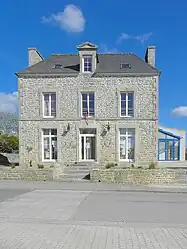 The town hall in Languédias