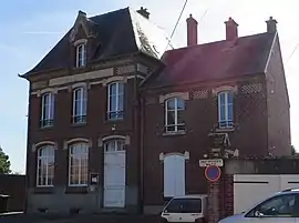 The town hall in Le Ployron