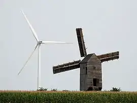 Windmills in Levesville-la-Chenard