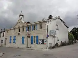 The town hall in L'Isle-en-Rigault