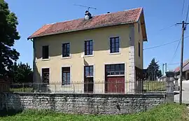 The town hall in Longcochon