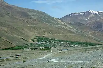 NH505 entering Losar from the east