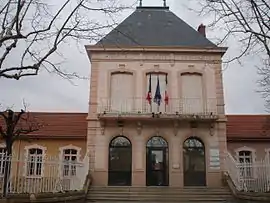 The town hall in Millery