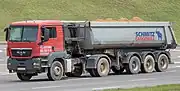 Tipper semi-trailer