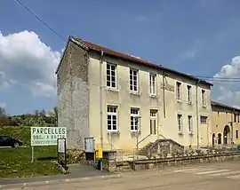 The town hall in Maconcourt