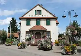 The town hall and school in Ittenheim