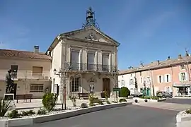 The town hall of Althen-des-Paluds