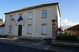 The town hall in Saint-Martin-aux-Champs