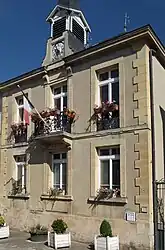 The town hall in Chenay