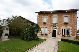 The town hall in Nuisement-sur-Coole