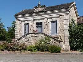 The town hall in Aujols