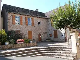 The town hall in Compolibat