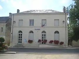 The town hall in La Chapelle-aux-Naux