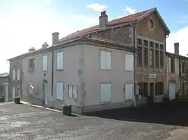 The town hall in Mauzun