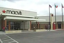 Mall del Norte's Macy's entrance