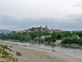 A general view of Mallemort, with the river in the foreground