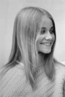 A 1971 photograph of Maureen McCormick as part of a 1971 The Brady Bunch promotional campaign.