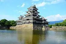 The Inui Kotenshu (left), Tenshu (center) Tatsumi Tsukeyarua (right) and moat.