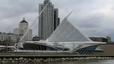 Milwaukee Art Museum with the Burke brise soleil closed