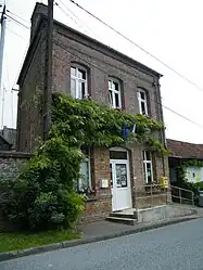 The town hall in Montigny-les-Jongleurs