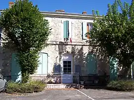 The town hall in Montpouillan