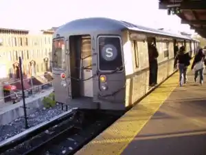 Franklin Avenue Shuttle at Park Place