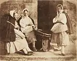 Newhaven fishergirls pose with a creel(between 1843 and 1847)