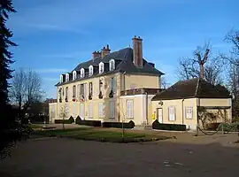 The town hall in Cannes-Écluse