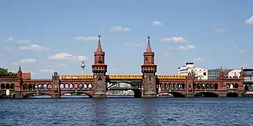 U1 crossing Oberbaum Bridge