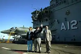 Then-President Lula, his wife Marisa Letícia and Espírito Santo's governor Paulo Hartung aboard São Paulo, August 2004