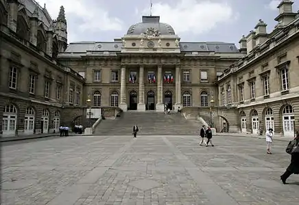 Cour du Mai