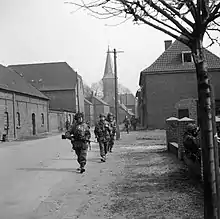 British paratroopers in Hamminkeln on 25 March 1945.