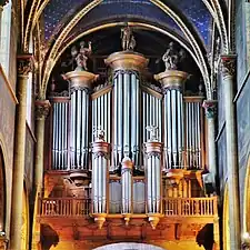 The main organ, with 17th-century sculpture on the towers