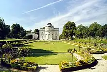 View of the garden and rear elevation