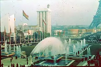 Place de Varsovie in Paris during the expo in 1937 (Agfacolor)