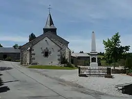 A view of the church and the war memorial in Peyrabout