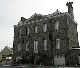 The town hall in Plerguer