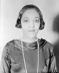 Evelyn Ellis (Bess)